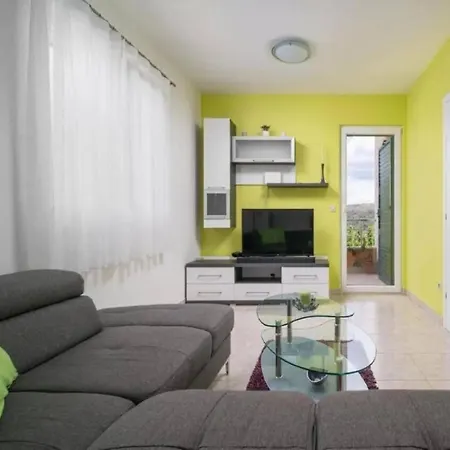 Casa vacanze Sunny With Pool