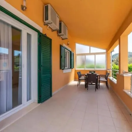 Sunny With Pool Casa vacanze Dračevica