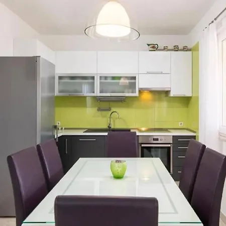 Sunny With Pool Casa vacanze